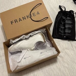 Frankie4 Women's Asher White and Gold Sneakers size 10